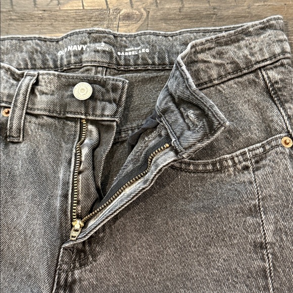 Old Navy High Rise Barrel Leg 2 Petite Black Light Wash Ankle Cropped Jeans NWOT - Picture 8 of 14